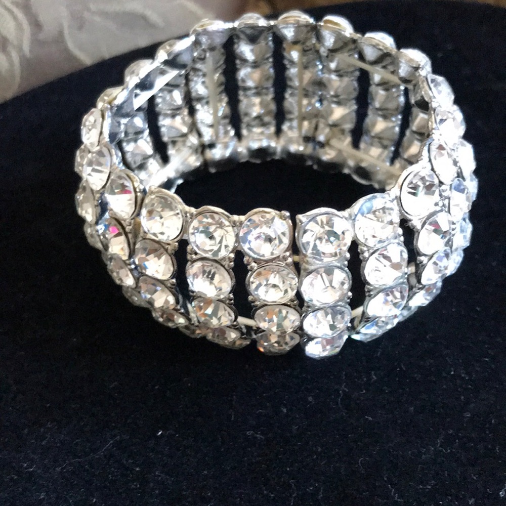 Jewelry - Picture 2 of 8